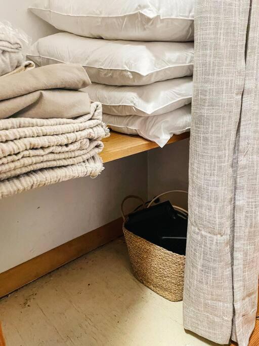 Breezy Hill Eccentric Studio Cottage Accord Luaran gambar
