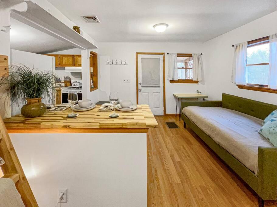 Breezy Hill Eccentric Studio Cottage Accord Luaran gambar
