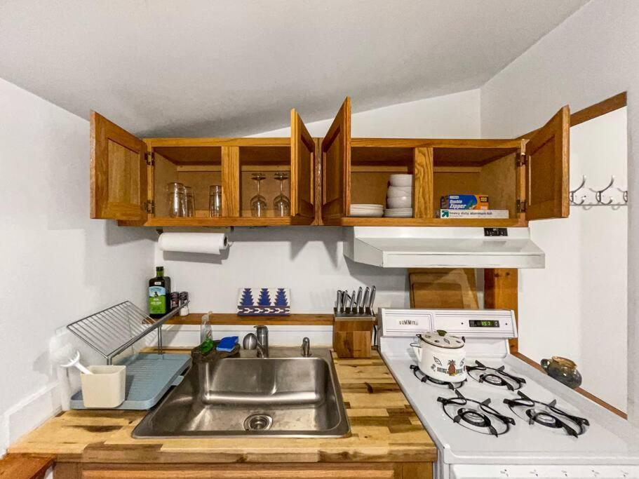 Breezy Hill Eccentric Studio Cottage Accord Luaran gambar